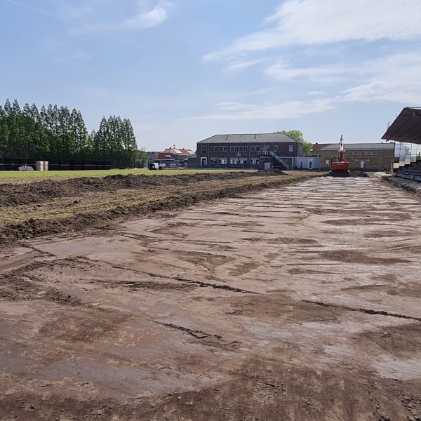 Aanleg wateropslag onder voetbalveld ONA