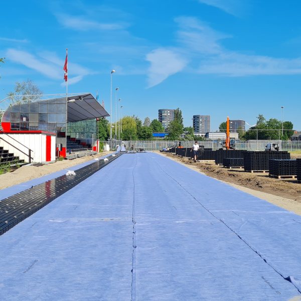 Aanleg wateropslag onder voetbalveld