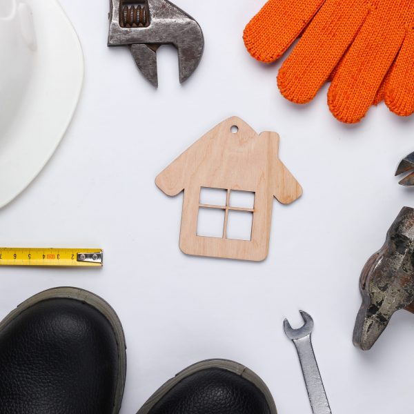 Plaatje van een huis met gereedschap eromheen