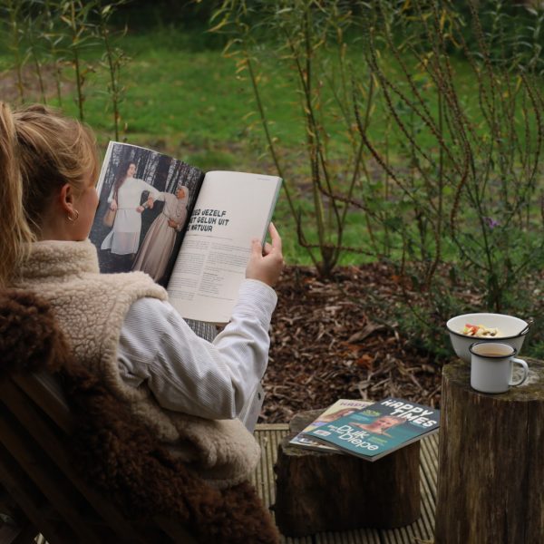Natuurshoot leest een magazine 2